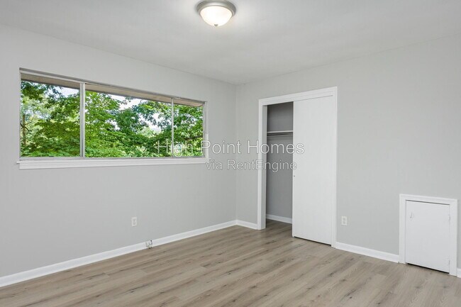 Building Photo - 204 Valley View Ave