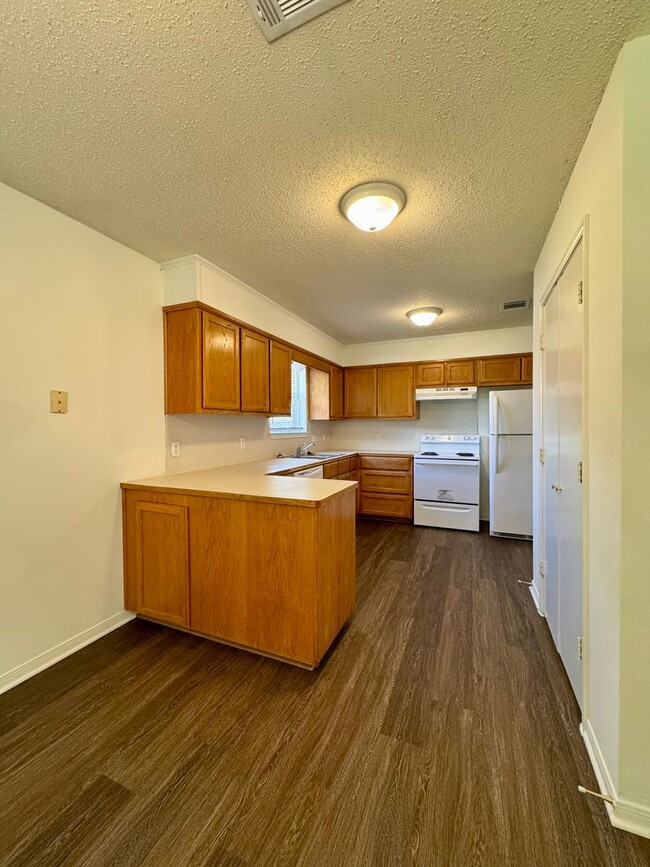 Building Photo - Duplex