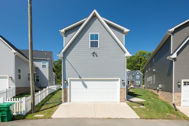 Building Photo - Beautiful 5 Bedroom Home with Attached In-...