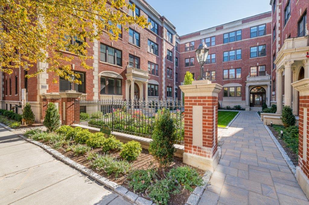 Building Photo - 19 Forest St