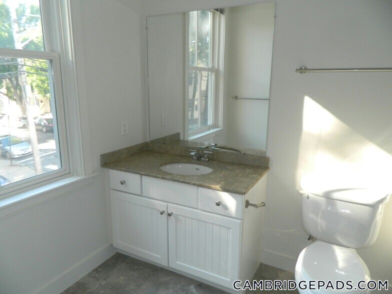 Building Photo - 110 Second St.