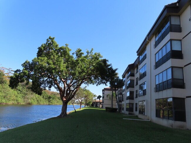 Building Photo - 2659 Carambola Cir N