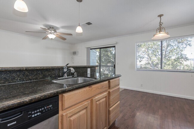 Building Photo - Upstairs, 1 bedroom, Benicia Highlands on Cambridge Drive