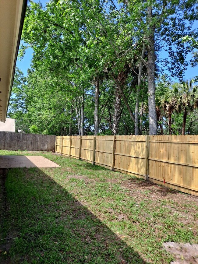 Building Photo - UPDATED 3BR 2BA WITH 2 CAR GARAGE FOR RENT