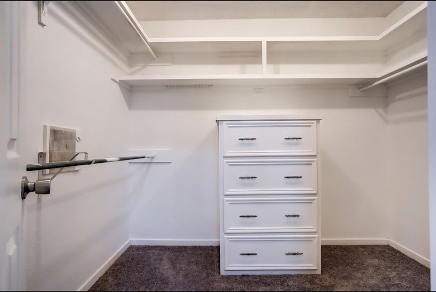 Building Photo - 306 Vale Ave