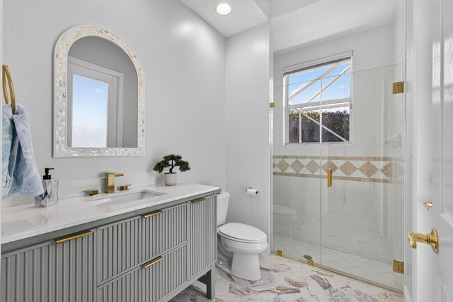 Building Photo - 6778 Oakmont Way