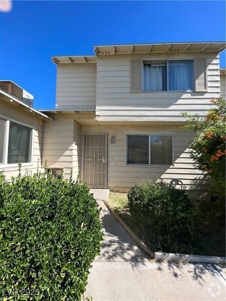 Building Photo - 4972 Larkspur St