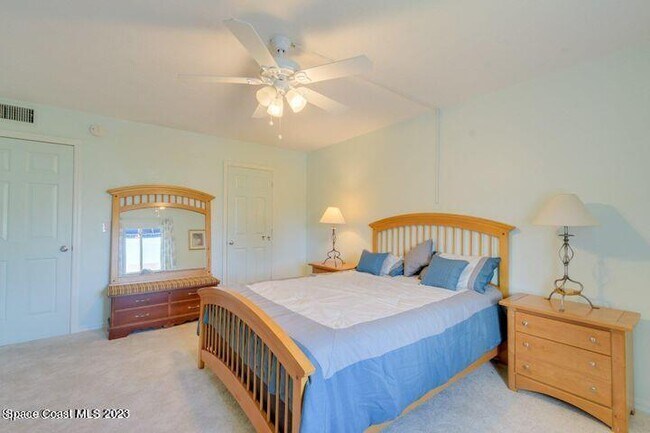 Building Photo - 6124 S River Run Dr