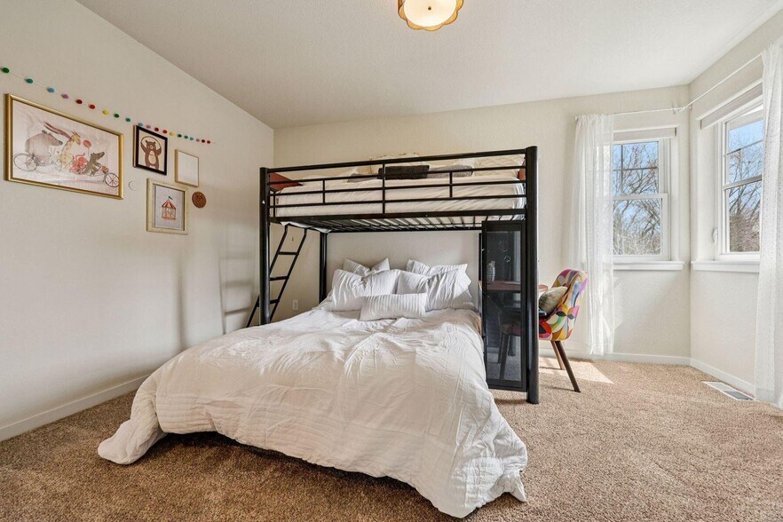 Building Photo - 2945 N 186th St