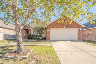 Building Photo - Updated and super clean single story 3 bed...