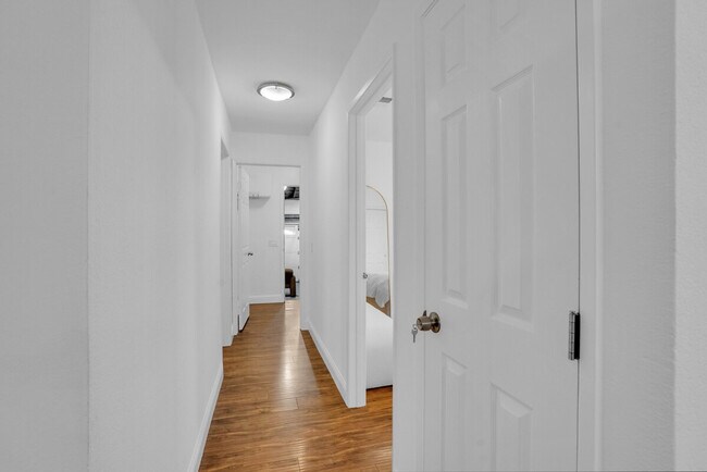 Building Photo - 5805 Silver Creek Valley Pl