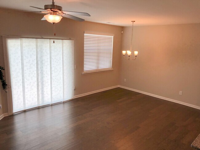 Building Photo - 3 Bed 2.5 Bath End Unit with Fenced in Backyard at Winsford At the Park!