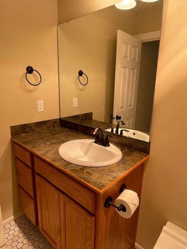Building Photo - Newer Double Bluff Home In The Woods!