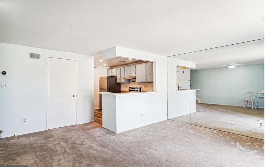 Building Photo - 8851 Welbeck Way