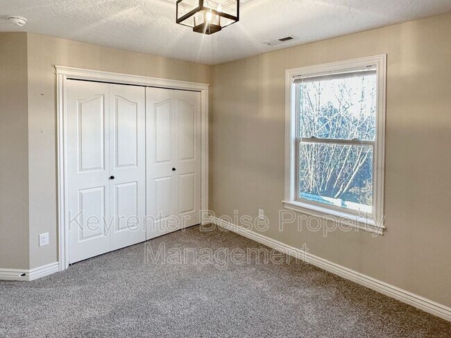 Building Photo - 538 E Halpin Dr
