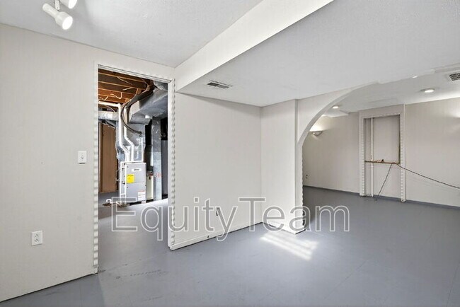 Building Photo - 517 Brunswick Dr