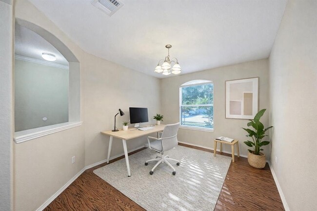 Building Photo - 921 Dexter Dr