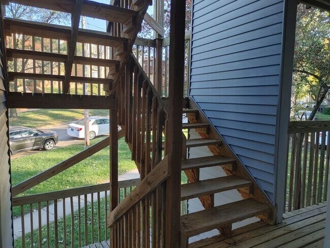 Building Photo - $925 | 1 Bedroom, 1 Bathroom Apartment | No Pets | Available for Immediate Move In!**