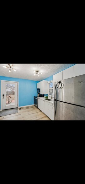 Building Photo - 5168 Caroline Ave