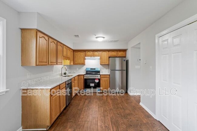 Building Photo - 303 E Ridge Dr