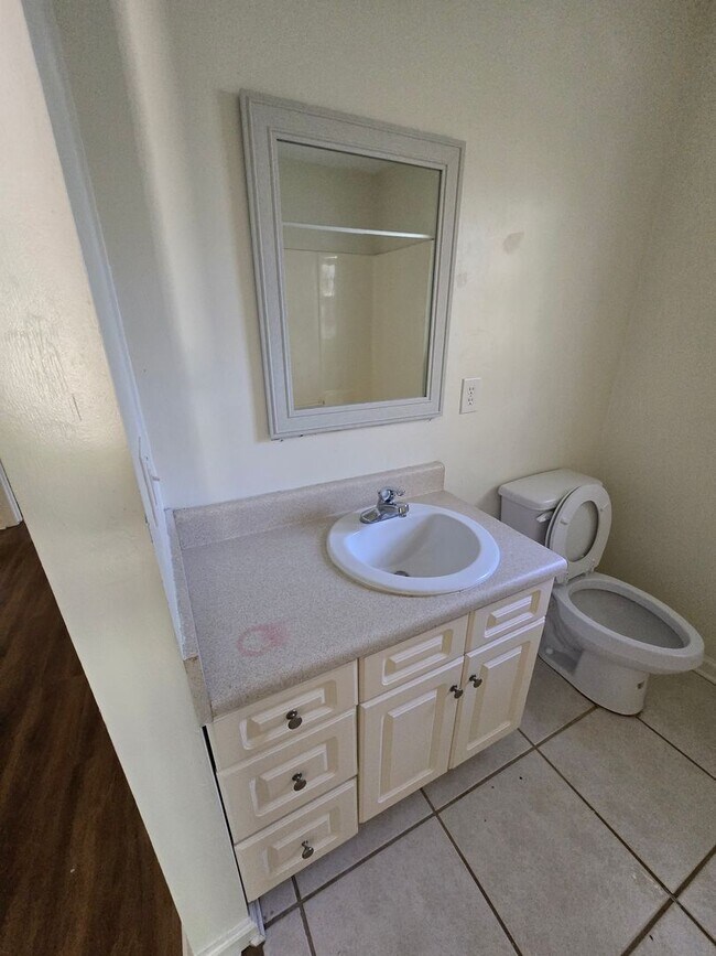 Building Photo - P735