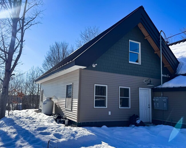 Building Photo - Meadow Woods