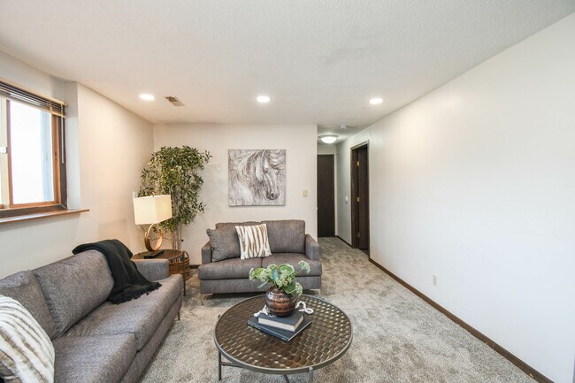 Building Photo - 4504 S Cliff Ave