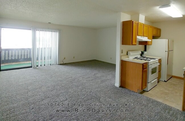 Building Photo - Cherry Creek Schools, 2 bed, 1 bath, 800 s...