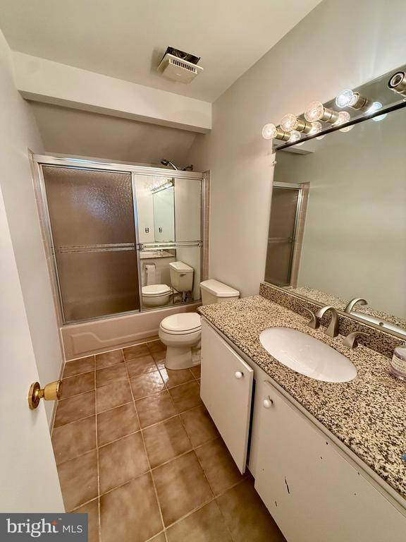 Building Photo - 4 Hazelhurst Dr