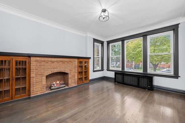 Building Photo - 6423 S Maplewood Ave