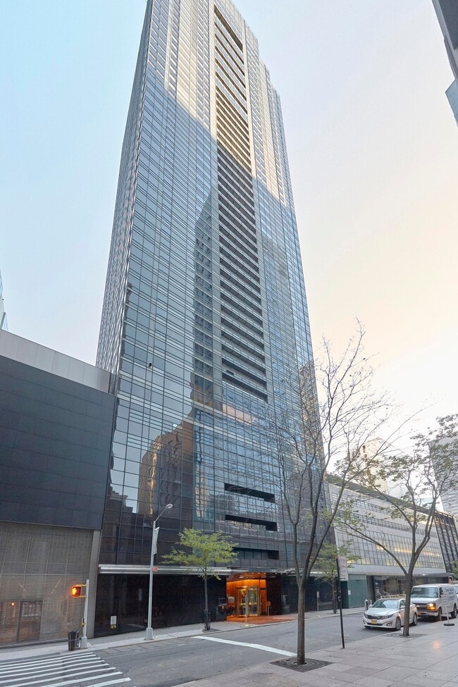 Building Photo - 15 W 53rd St
