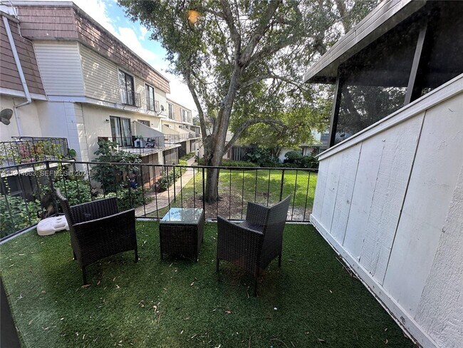 Building Photo - 6060 Village Cir N