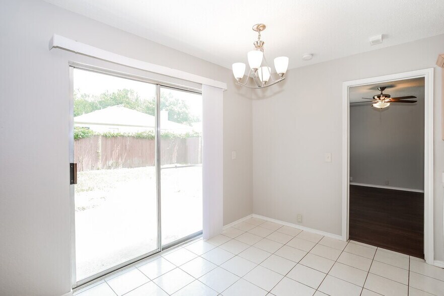 Building Photo - 1024 Beechwood Dr