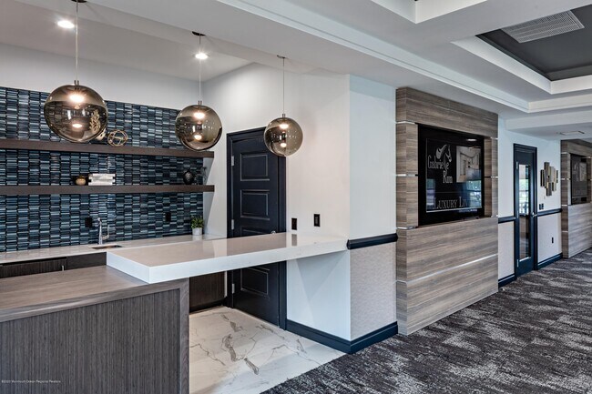 Building Photo - 427 Stallion Cir W