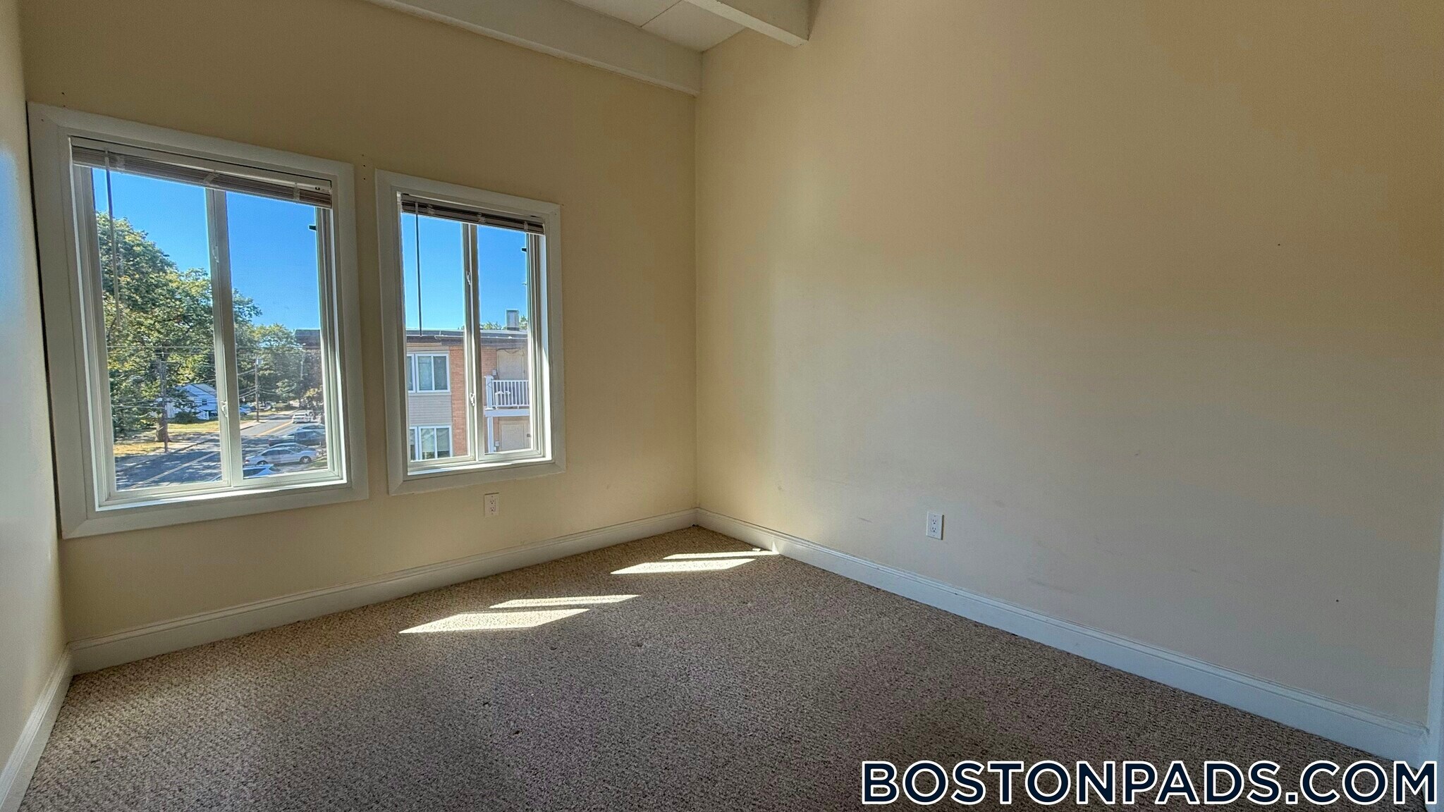 Building Photo - 12 Westgate Dr