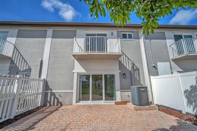 Building Photo - 2867 SW 125th Ave