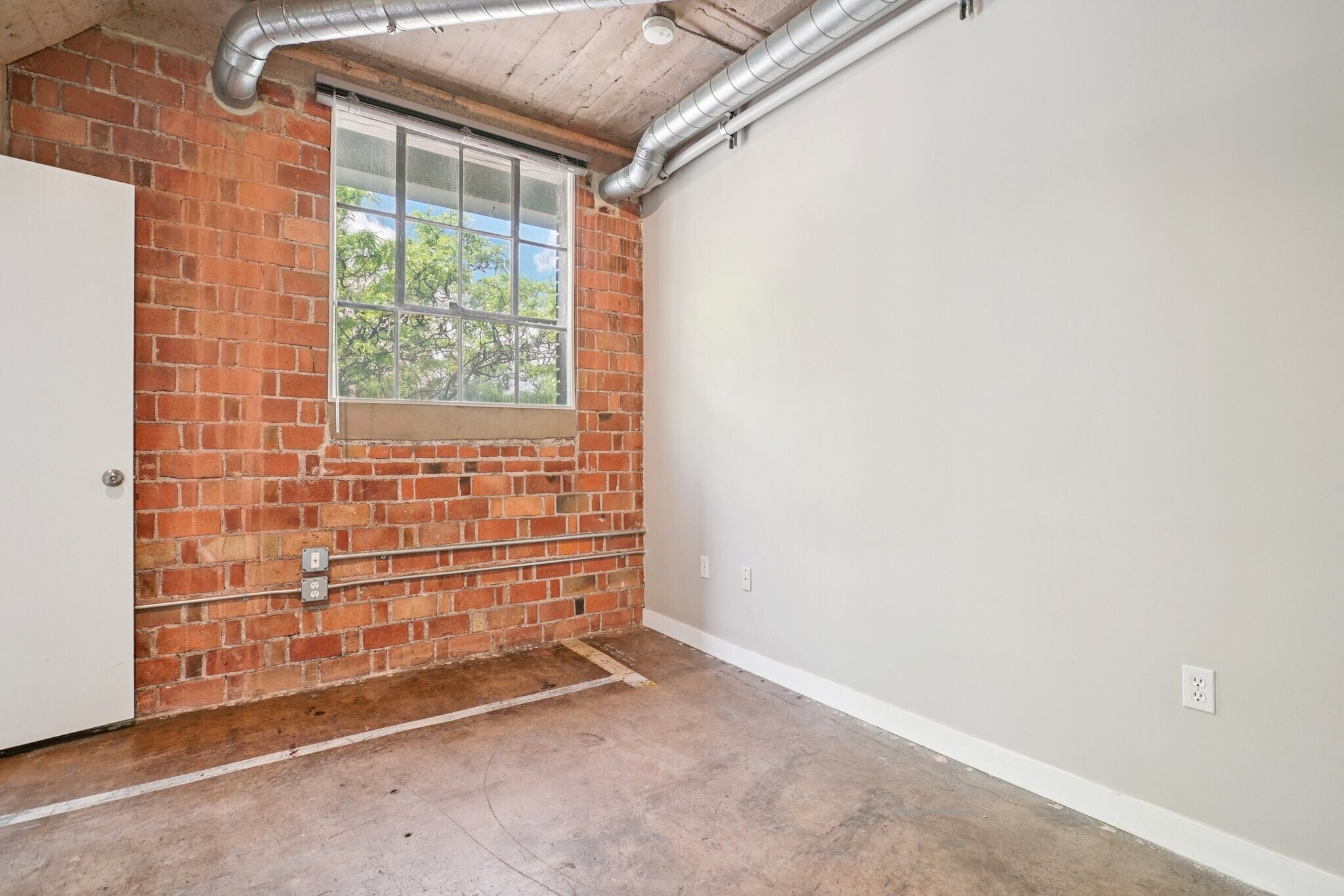Building Photo - 380 W 200 S