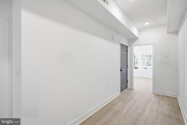 Building Photo - 669 N 39th St