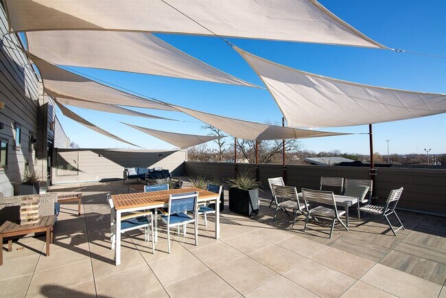 Building Photo - 2213 Poquito St