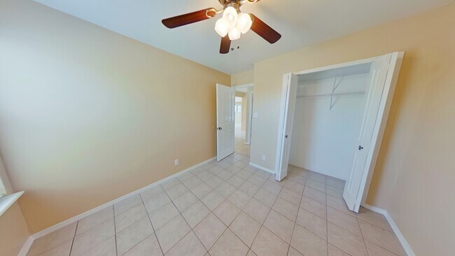 Building Photo - 1337 Lil Ave NE