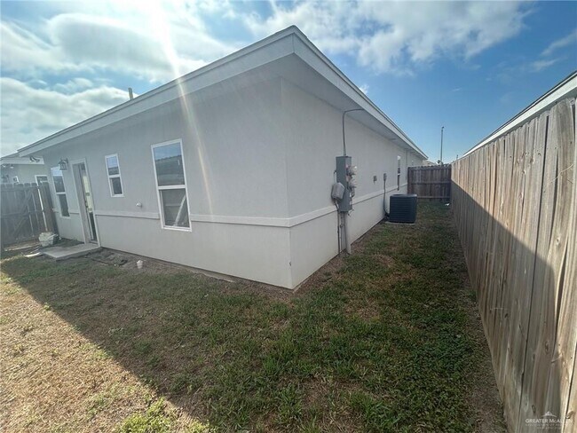 Building Photo - 1723 Stauffers St