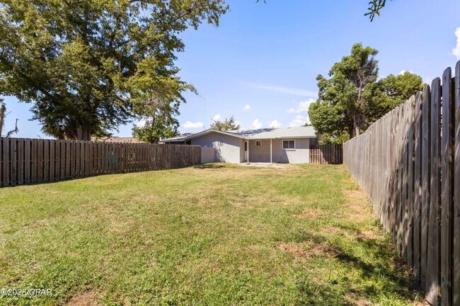 Building Photo - 3 bedroom 2 bath