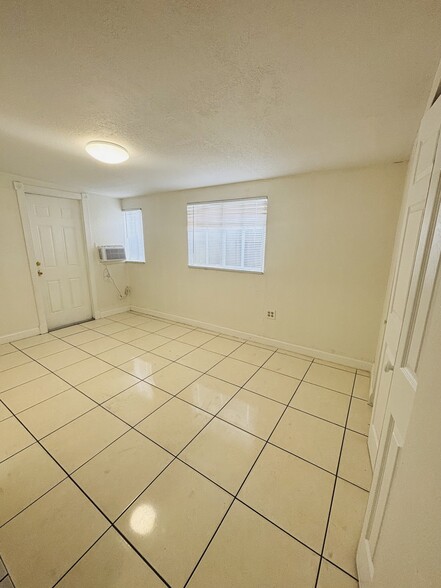 3rd bedroom - 1331 W 51st Pl