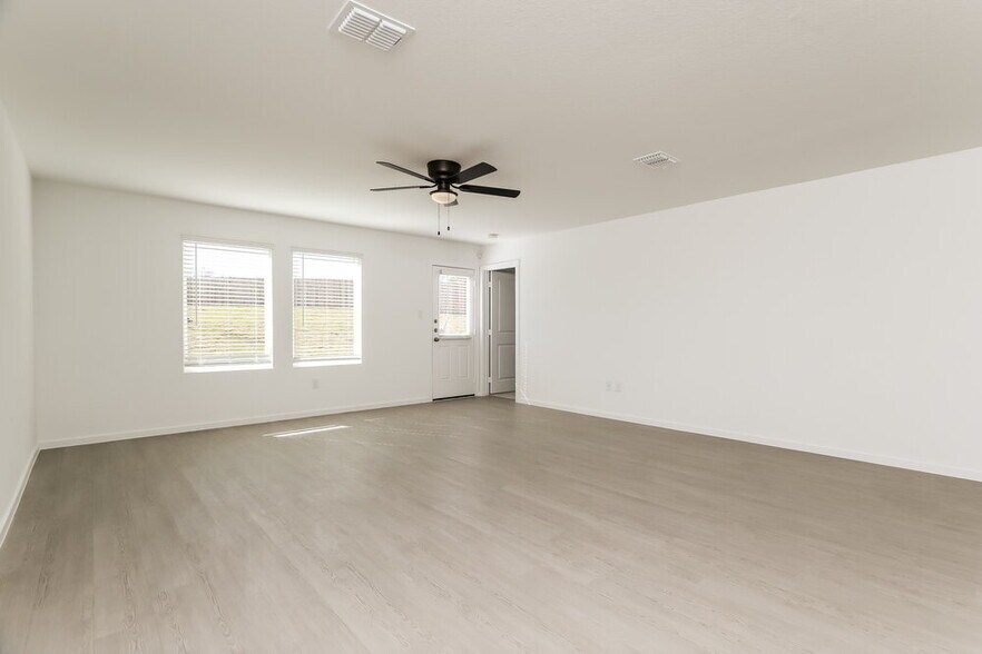 Building Photo - 298 Jax Lp