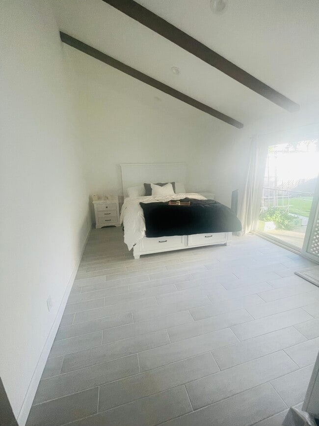 Building Photo - 20746 Schoenborn St