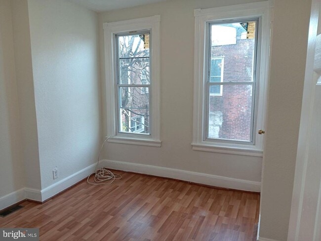 Building Photo - 1238 N Alden St