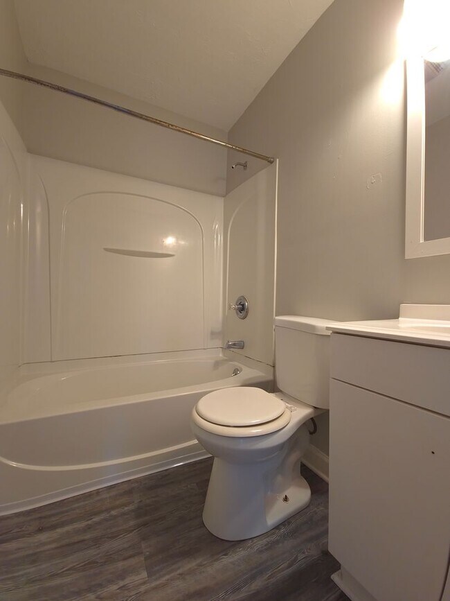 Building Photo - Two bedroom house in Churchill