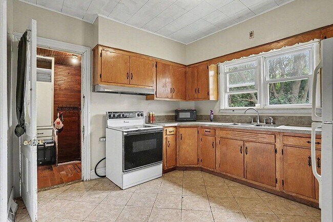 Building Photo - 368 Garfield Ave
