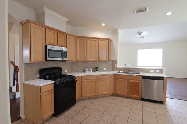 Building Photo - 2027 Creek Run Dr