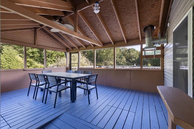 Building Photo - 163 Silver Lake Rd